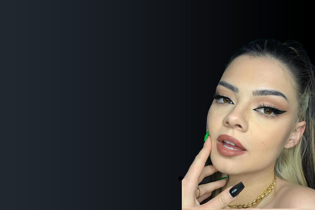 Mirta Miler holding a luxury handbag